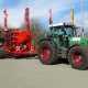 Fendt 818 Vario mit einer Drillmaschine der Firma Horsch, Modell Pronto 6 AS PPF, am Tag der Abholung